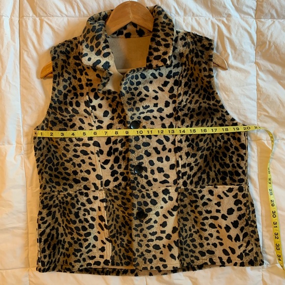 Reversible faux suede cheetah vest - Picture 3 of 9